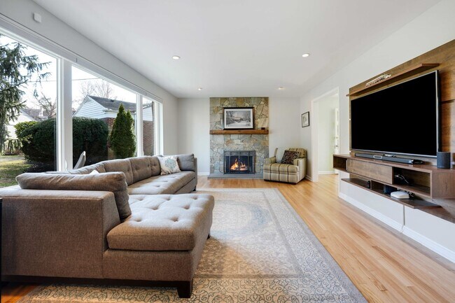 Building Photo - 5128 Linnean Terrace NW