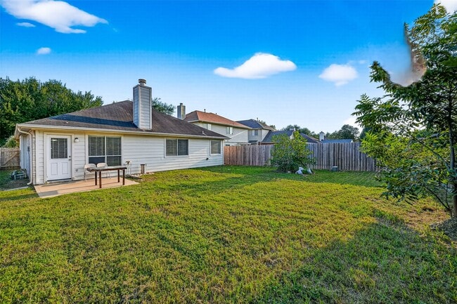 Building Photo - 15242 Kingsbridge Way