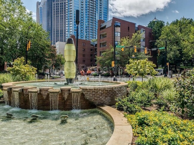 Building Photo - 224 N Poplar St