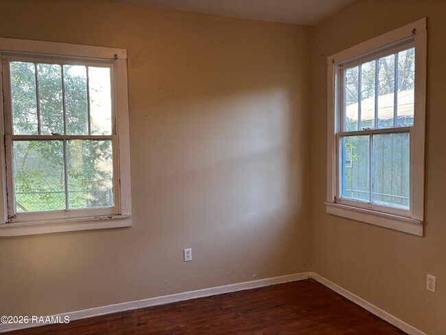 Building Photo - 304 Carmel Dr