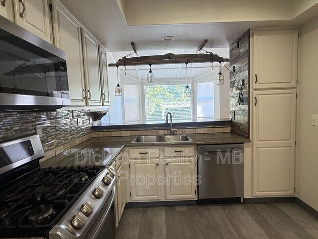 Building Photo - 994 Wheatland Ct