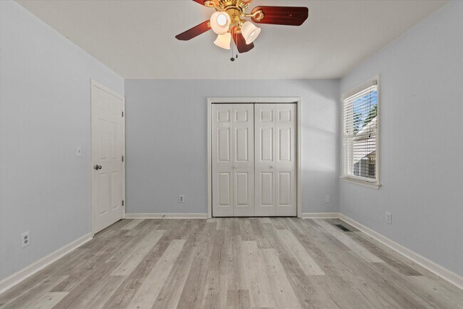 Building Photo - 1123 Humes Ave NE