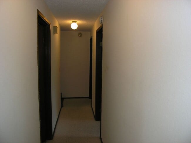 Building Photo - 927 NW Frigate St
