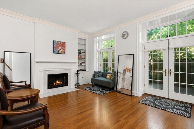 Building Photo - 4422 Westover Pl NW