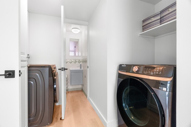 Building Photo - 273 Tropic Dr