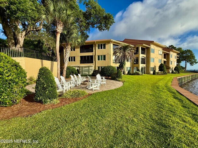 Building Photo - 2099 Winterbourne N