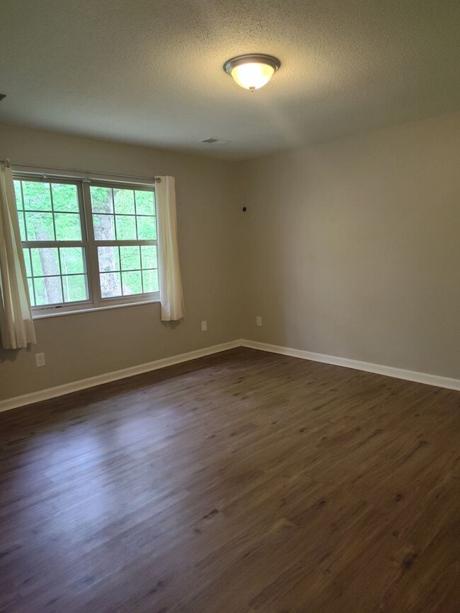 Building Photo - 3 bedroom, 2 bath ranch in Radcliff, Ky
