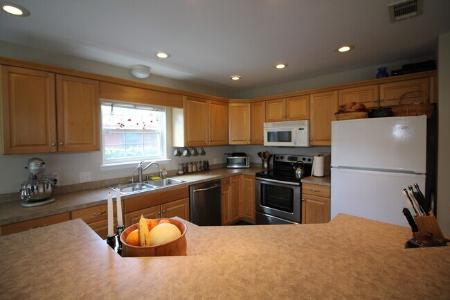 Building Photo - Spacious 3 Bedroom Home in Fort Walton Beach