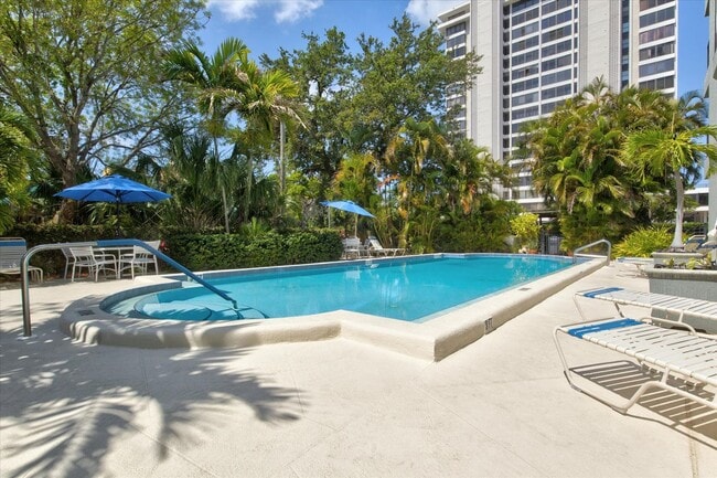Building Photo - 2 Bedroom 2 Bath Waterview Condo (Palm Place Condominiums)