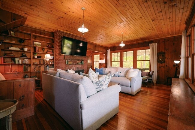 Building Photo - Winter Rental: Tidebend – Exceptional 6-Be...