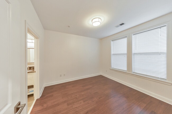 Building Photo - 901 Abernathy Rd NE