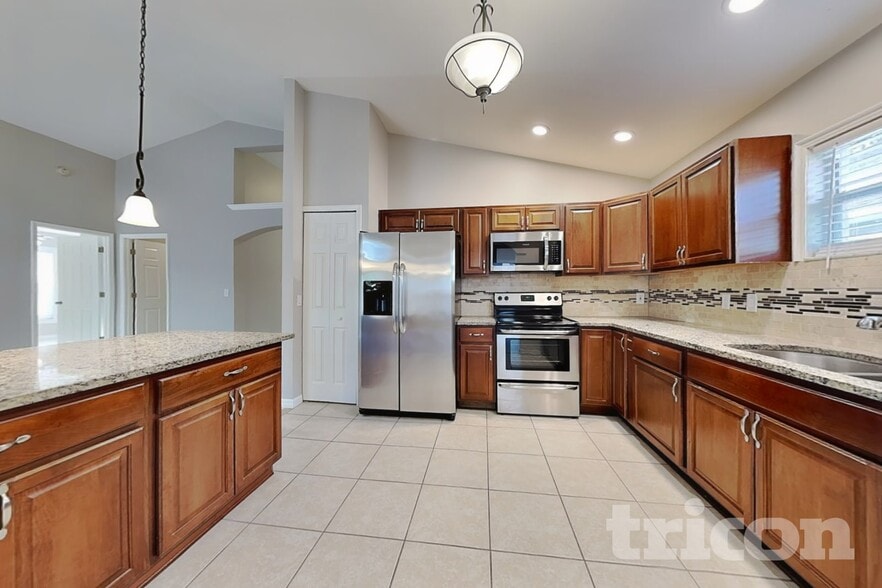 Building Photo - 2517 Clareside Dr