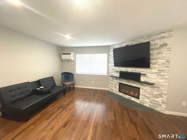 Building Photo - 31 Willow Springs