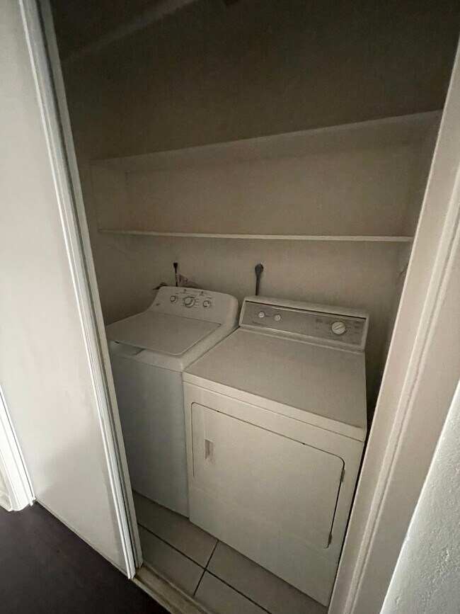 Washer/Dryer - 1 63rd Ave