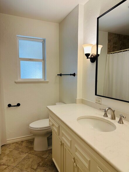 Building Photo - 619 Twilight Trl
