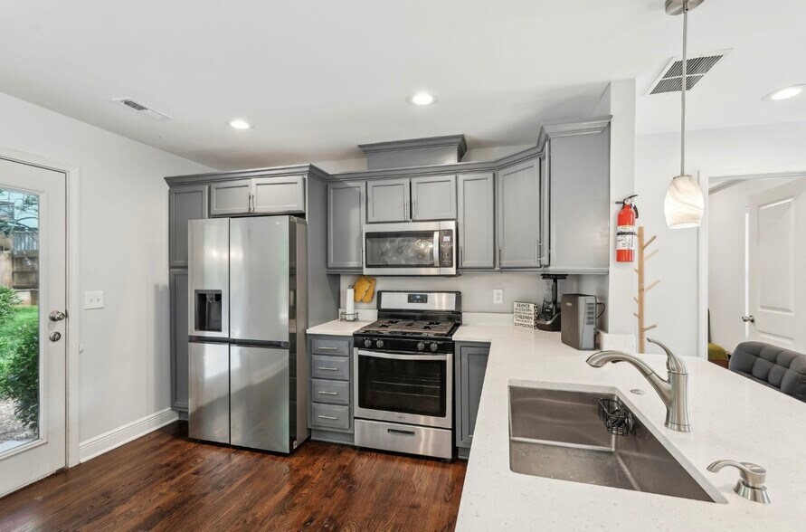 Building Photo - 1605 Wellswood Dr SE