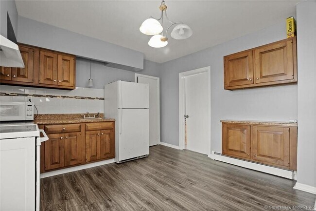 Building Photo - 116 Medford St