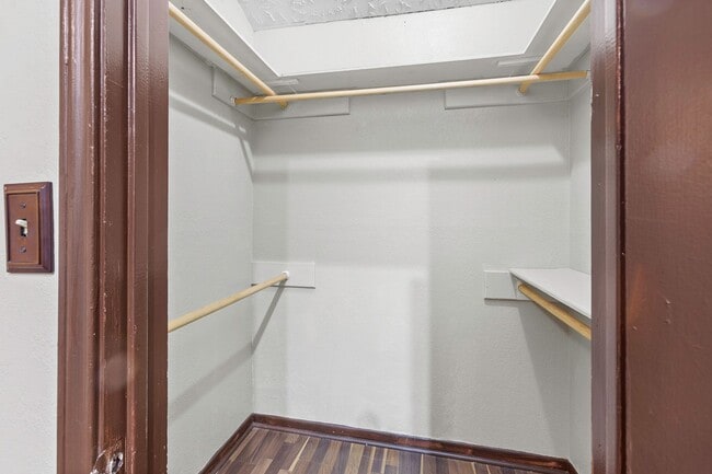 Building Photo - Gorgeous Condo, 2 Bedrooms/2 Balconies/2 Bathrooms - WALK TO CAMPUS! - Reduced Deposit - 50% off ...