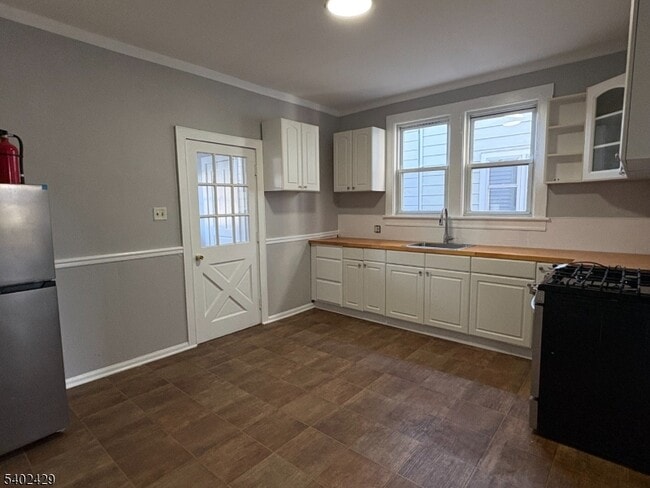 Building Photo - 741 North Blvd