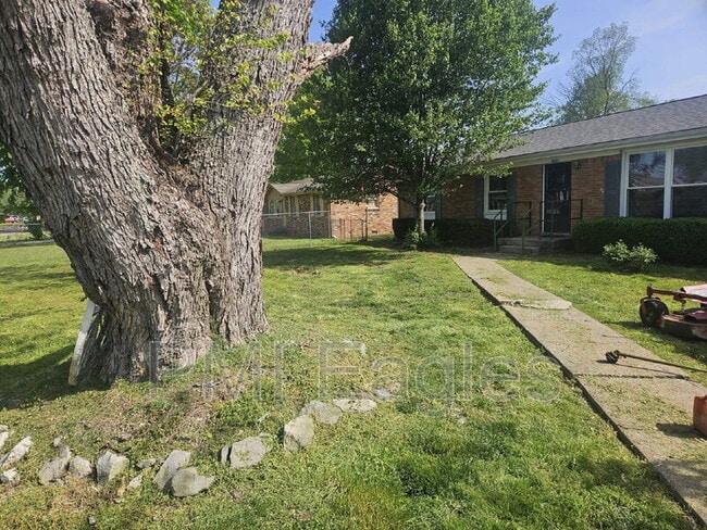 Building Photo - 2223 Pendleton Dr