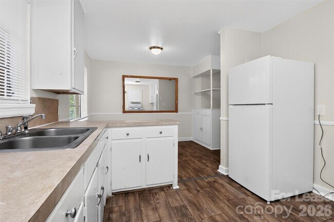 Building Photo - 2642 Arnold Dr