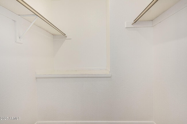 Building Photo - 7714 E Wilshire Dr