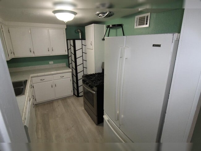 Building Photo - 2185 44th St Apt C
