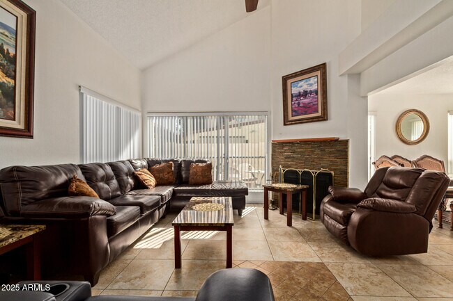 Building Photo - 501 E Topeka Dr