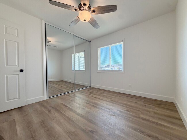 Building Photo - Experience the coastal breeze and the quiet charm of Hawaii Lane.