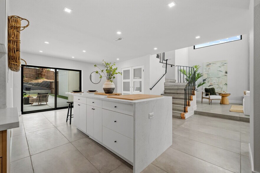 Building Photo - 2029 Del Mar Heights Rd