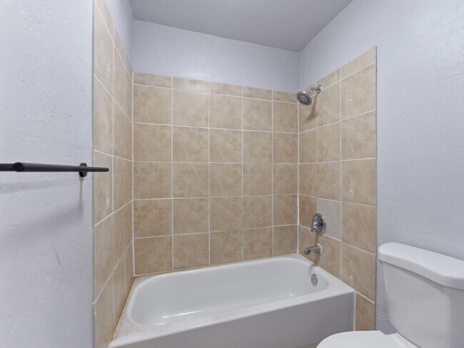 Building Photo - Palisade Perfection: Remodeled Condo Steps from Downtown!