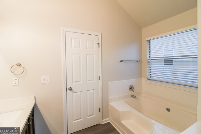 Building Photo - 1281 Heartwood Ave