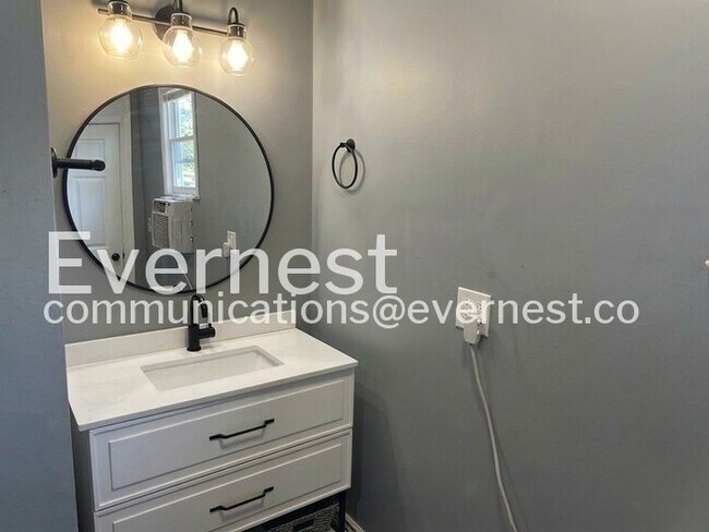 Building Photo - 112 Hanford St