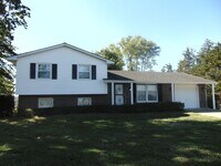 Building Photo - Fayette Family Farm House!