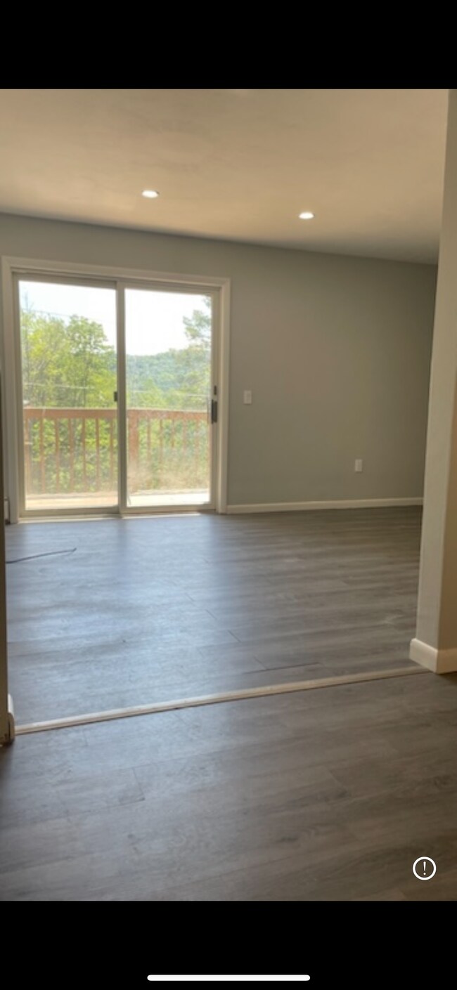 Building Photo - 223 Rundall Plz