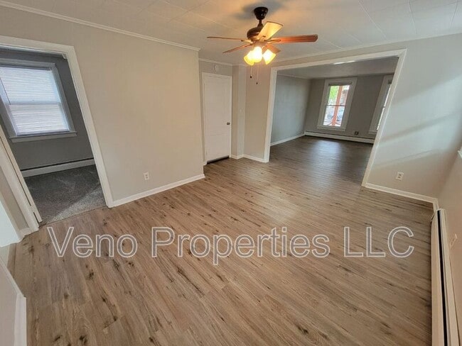 Building Photo - 1813 3rd Ave