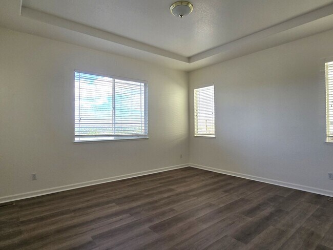 Building Photo - Beautiful single story home with over 1600...