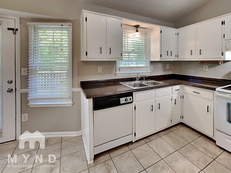 Building Photo - 2475 Suncrest Ct
