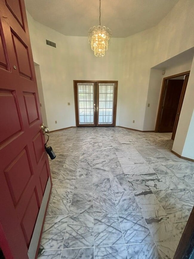 Building Photo - 3 Bedroom 2 Bathroom with a Bonus Room and Pool in the El Diamante School District!