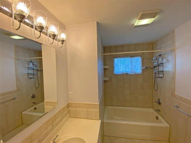 Building Photo - 7 Country Ridge Dr