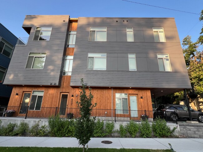 Building Photo - 617 S Adams St