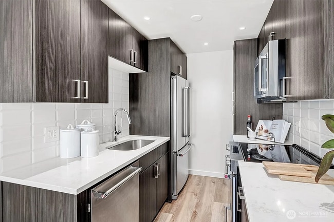 Building Photo - 2 Bed 1.5 Bath Condo Downtown Bellevue