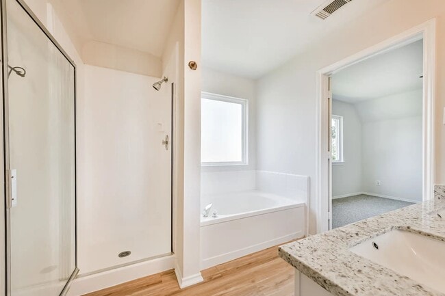 Building Photo - 106 Mango St