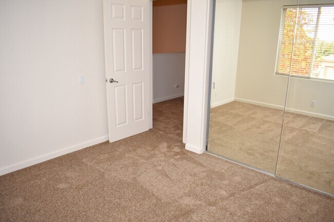 Building Photo - 469 Anacapa Dr