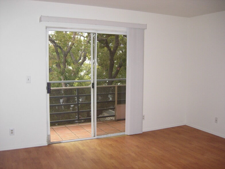 Bedroom 1 - 832 N Hayworth Ave