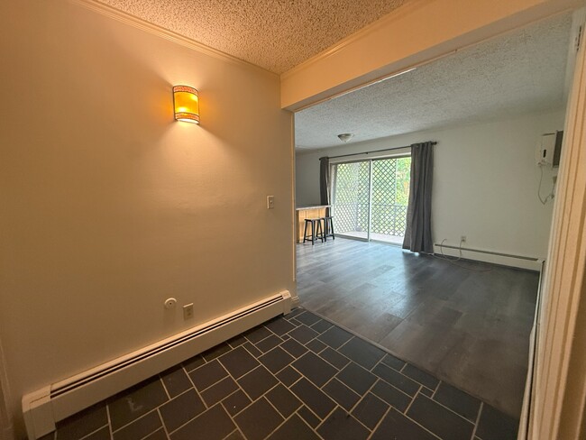 Building Photo - 813 E Kingsley St