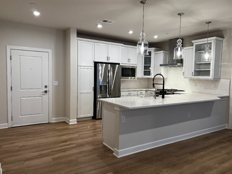 Building Photo - 3927 Fair Ridge Dr
