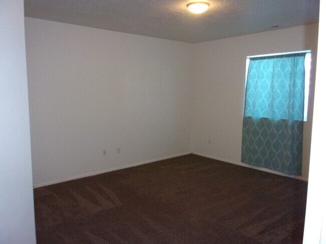 Building Photo - 371 E 2200 S