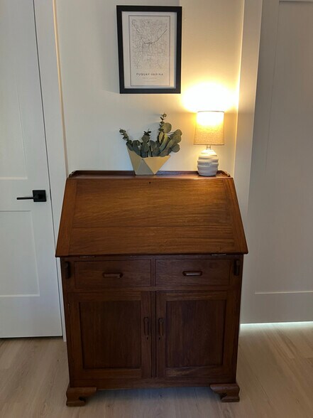 Building Photo - 506 S Spring Ave