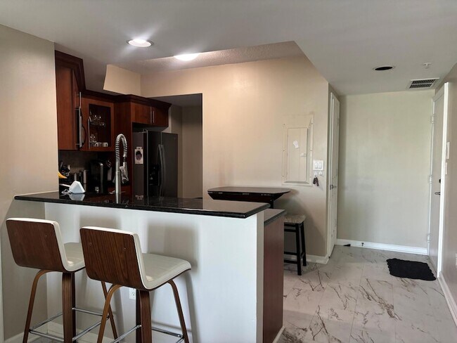 Building Photo - 401 SW 4th Ave